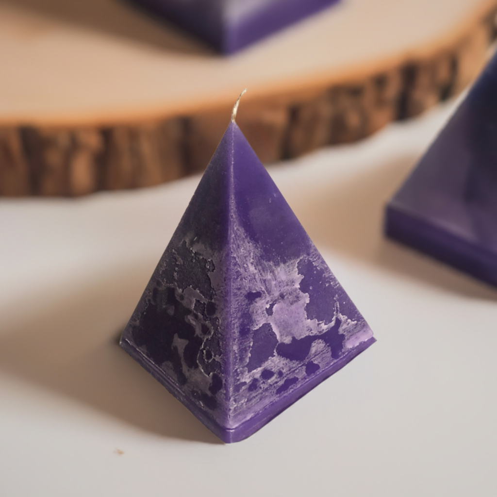 Originele piramide kaars