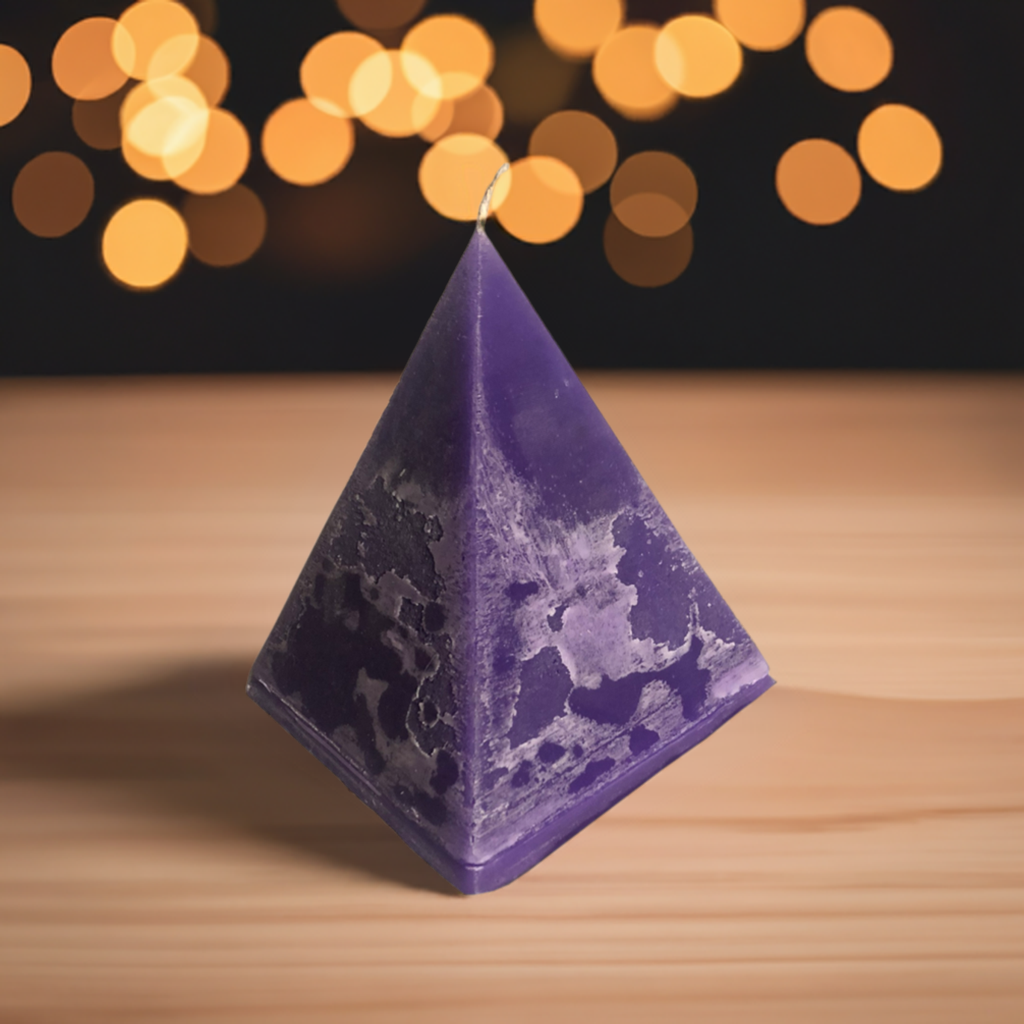 Originele piramide kaars