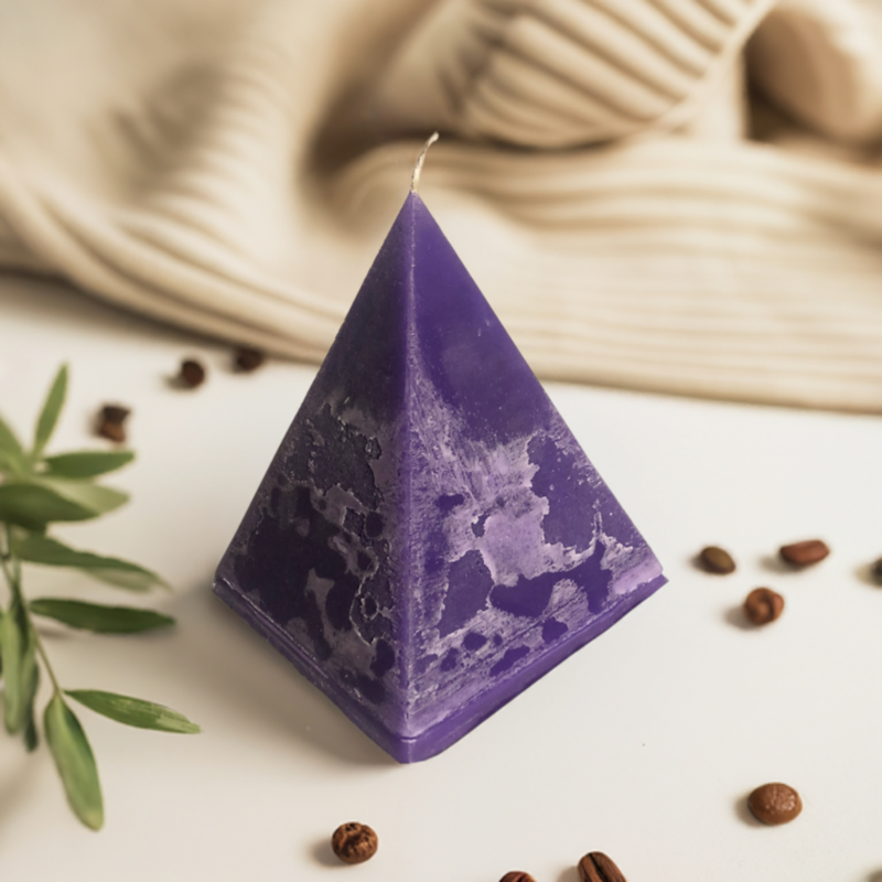 Originele piramide kaars